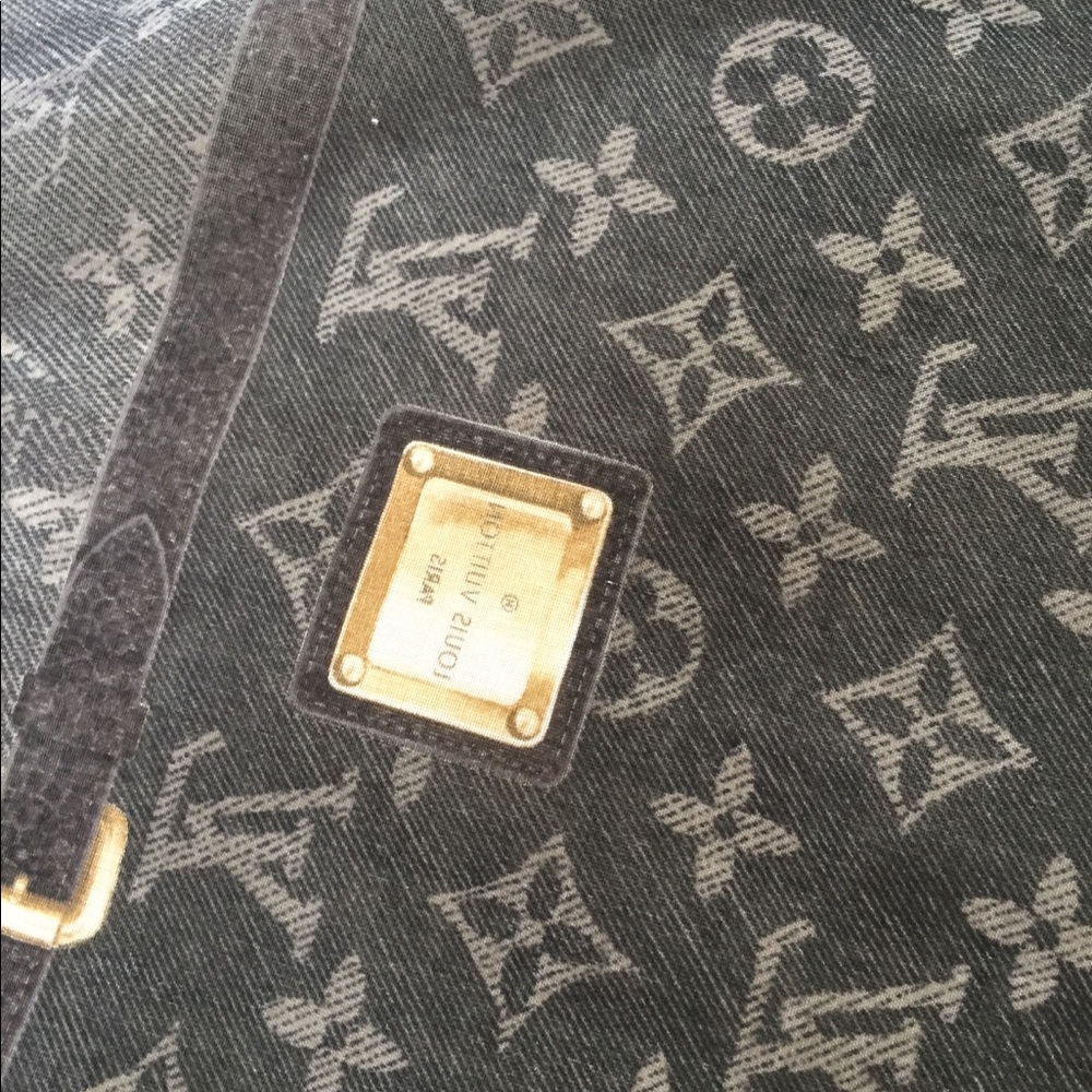 Louis Vuitton square scarf